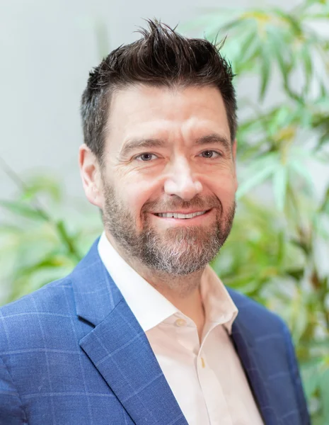 Mathias Mcguire, Agent